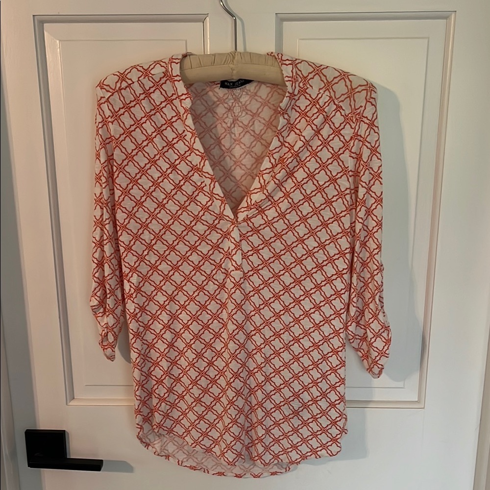 Max Studio White & Coral Geometric V-Neck Blouse